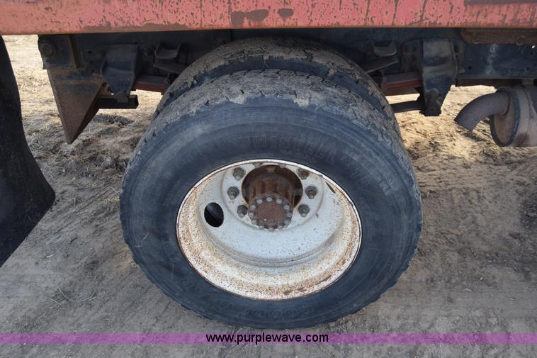 image for item L1005 1998 Ford F800 dump truck