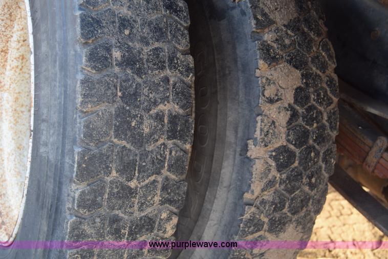 image for item L1005 1998 Ford F800 dump truck