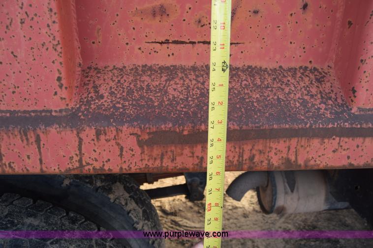 image for item L1005 1998 Ford F800 dump truck