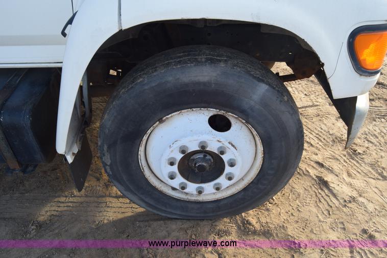 image for item L1005 1998 Ford F800 dump truck