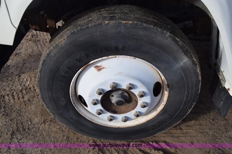 image for item L1005 1998 Ford F800 dump truck