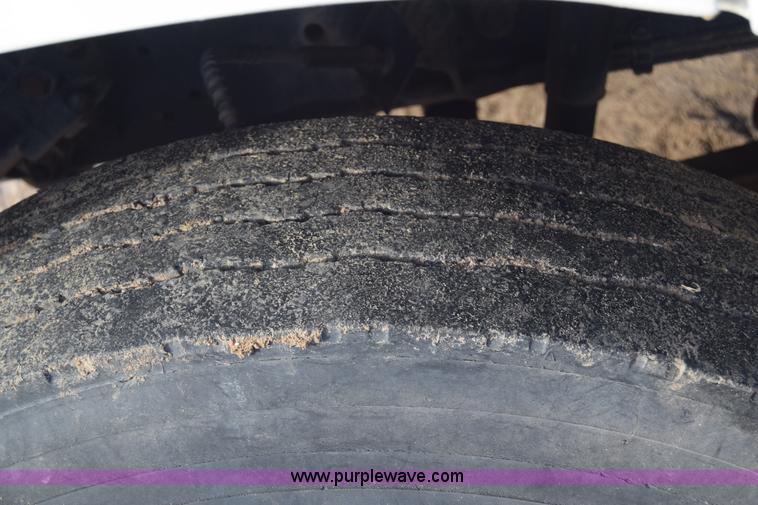 image for item L1005 1998 Ford F800 dump truck