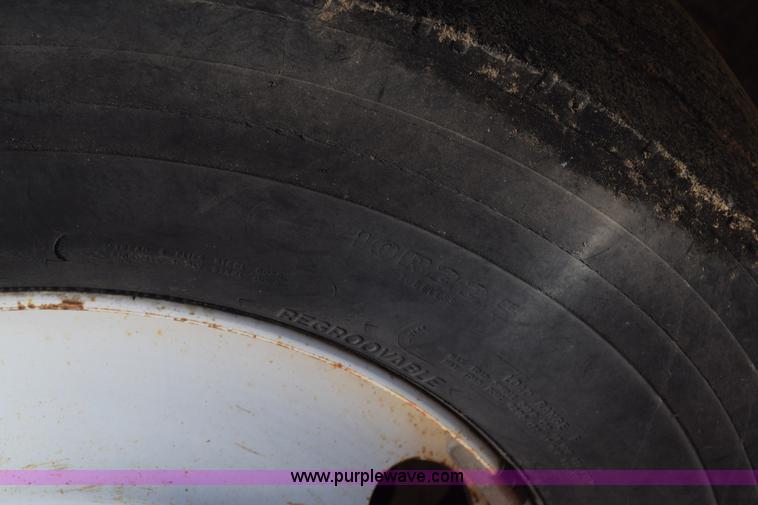 image for item L1005 1998 Ford F800 dump truck