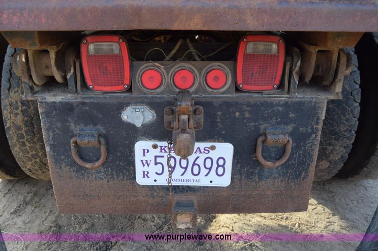 image for item L1005 1998 Ford F800 dump truck