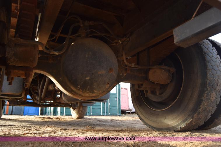 image for item L1005 1998 Ford F800 dump truck