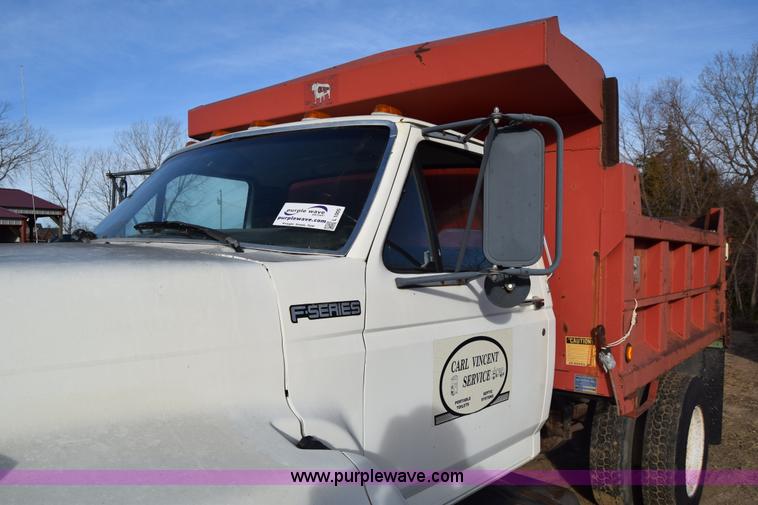image for item L1005 1998 Ford F800 dump truck