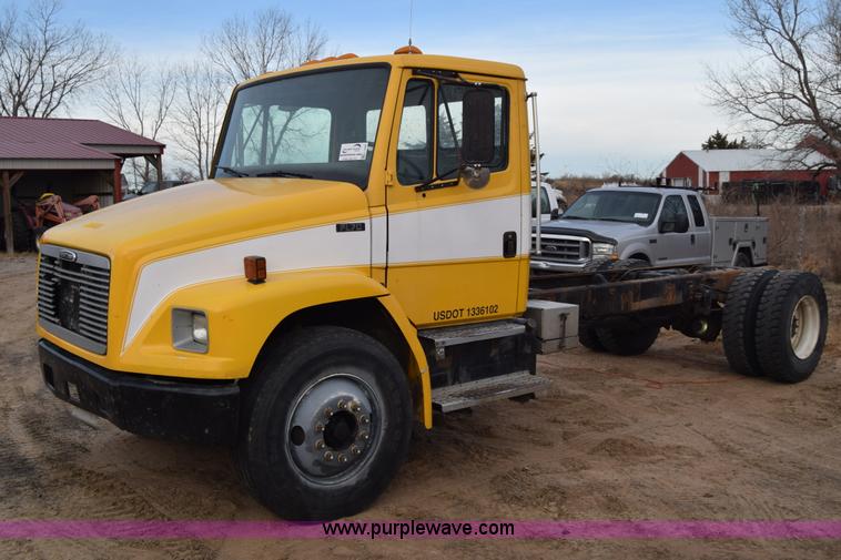 image for item L1006 2001 Freightliner FL70 truck cab and chassis