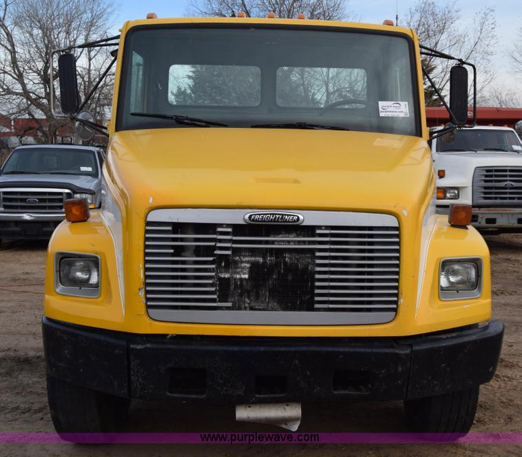 image for item L1006 2001 Freightliner FL70 truck cab and chassis