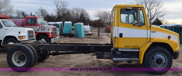 image for item L1006 2001 Freightliner FL70 truck cab and chassis