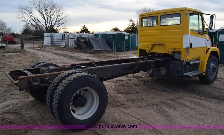 image for item L1006 2001 Freightliner FL70 truck cab and chassis