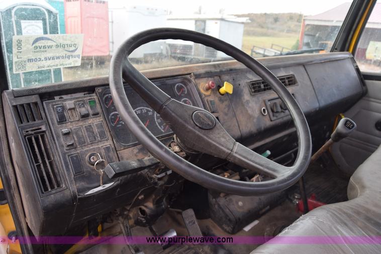 image for item L1006 2001 Freightliner FL70 truck cab and chassis