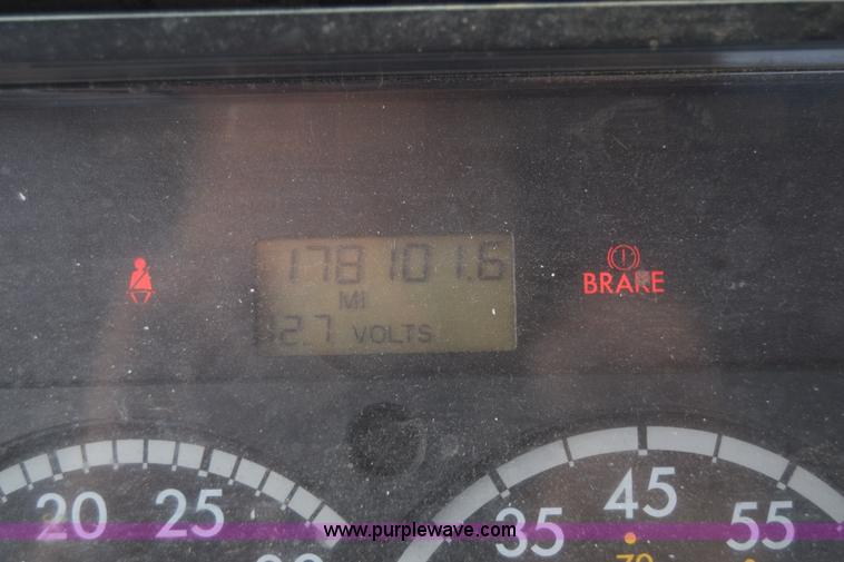 image for item L1006 2001 Freightliner FL70 truck cab and chassis