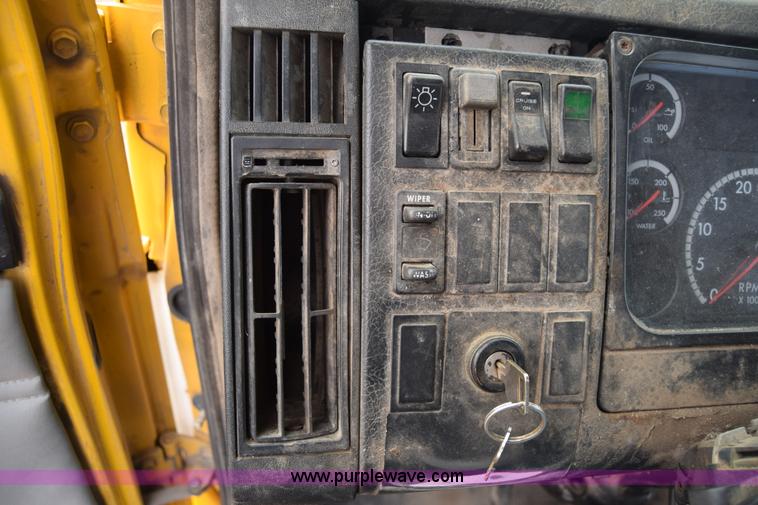 image for item L1006 2001 Freightliner FL70 truck cab and chassis