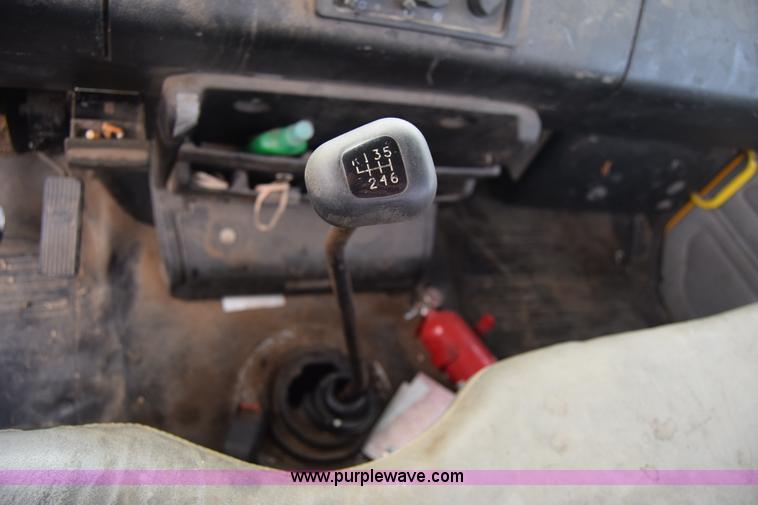 image for item L1006 2001 Freightliner FL70 truck cab and chassis