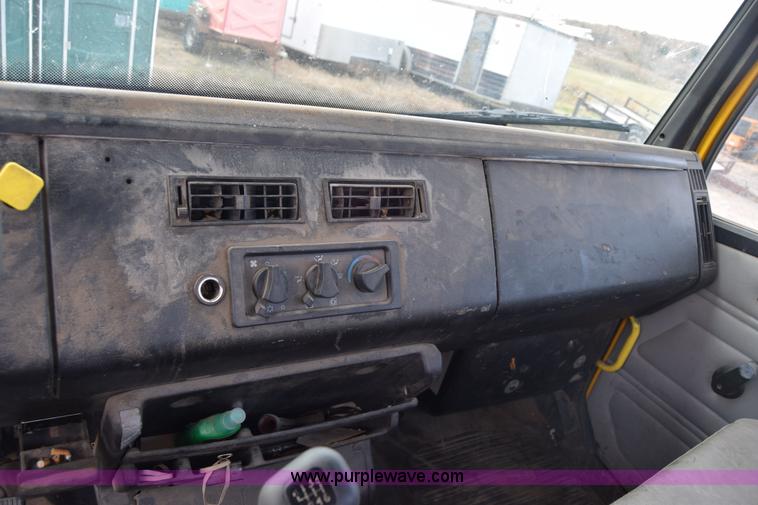 image for item L1006 2001 Freightliner FL70 truck cab and chassis