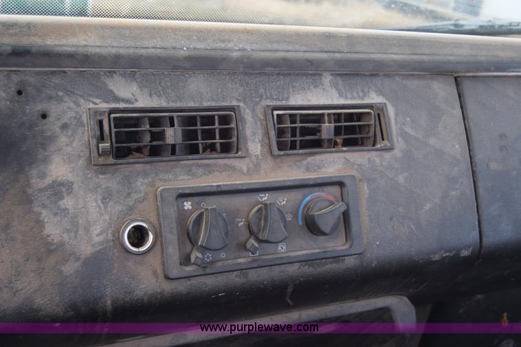 image for item L1006 2001 Freightliner FL70 truck cab and chassis