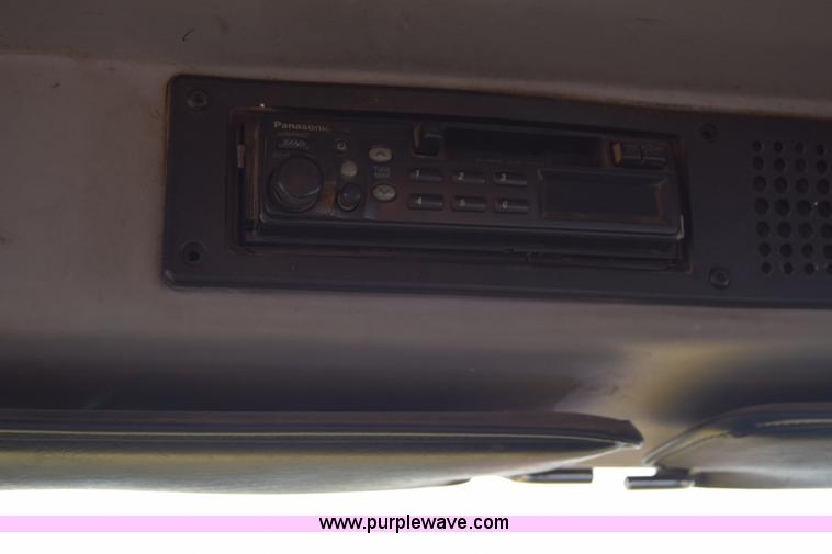 image for item L1006 2001 Freightliner FL70 truck cab and chassis