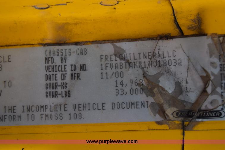 image for item L1006 2001 Freightliner FL70 truck cab and chassis