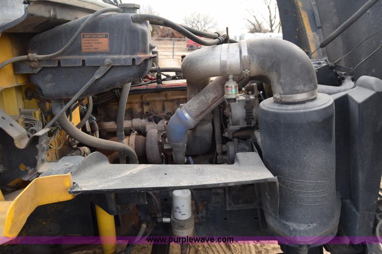 image for item L1006 2001 Freightliner FL70 truck cab and chassis