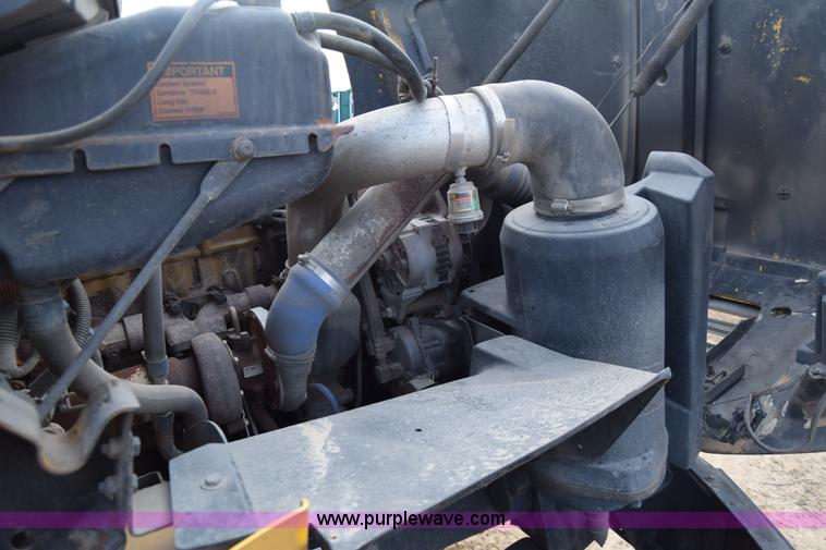 image for item L1006 2001 Freightliner FL70 truck cab and chassis