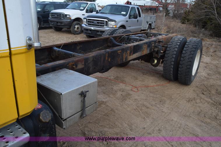 image for item L1006 2001 Freightliner FL70 truck cab and chassis