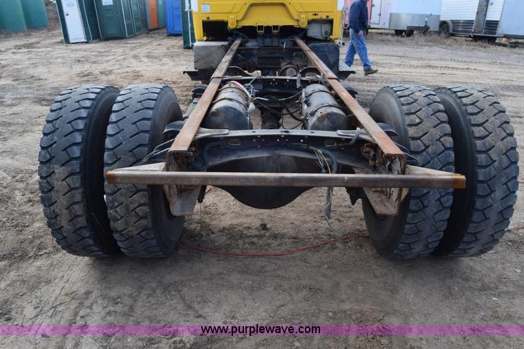 image for item L1006 2001 Freightliner FL70 truck cab and chassis