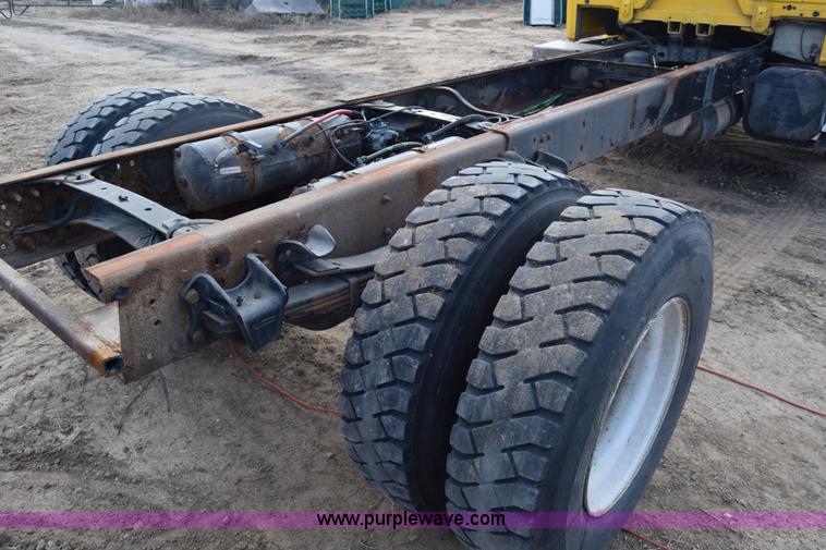 image for item L1006 2001 Freightliner FL70 truck cab and chassis