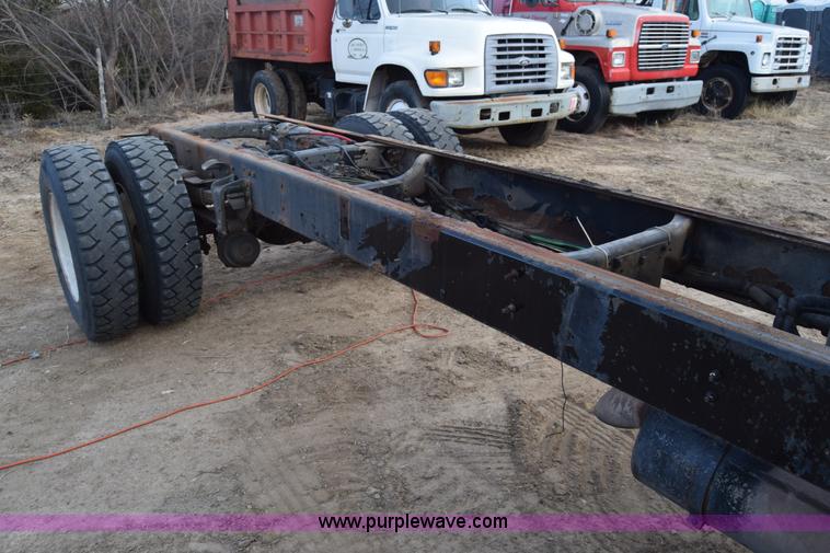 image for item L1006 2001 Freightliner FL70 truck cab and chassis