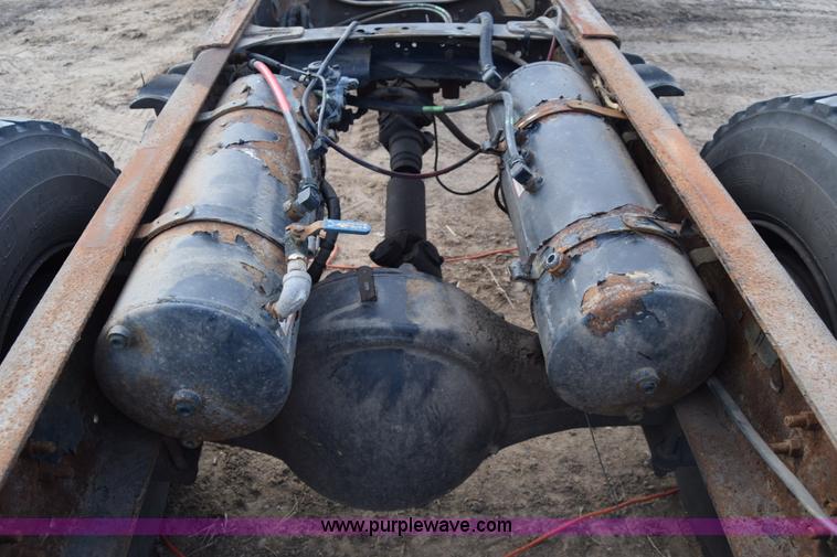 image for item L1006 2001 Freightliner FL70 truck cab and chassis