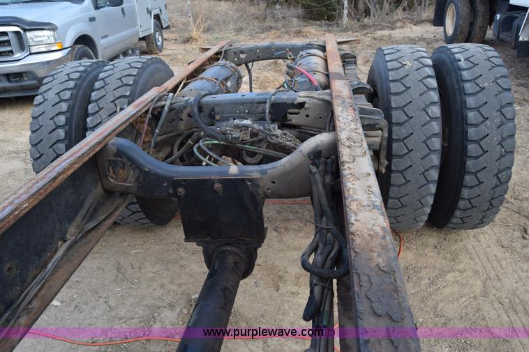 image for item L1006 2001 Freightliner FL70 truck cab and chassis