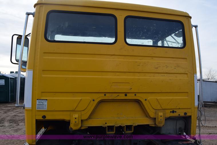 image for item L1006 2001 Freightliner FL70 truck cab and chassis