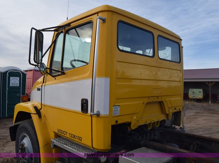 image for item L1006 2001 Freightliner FL70 truck cab and chassis