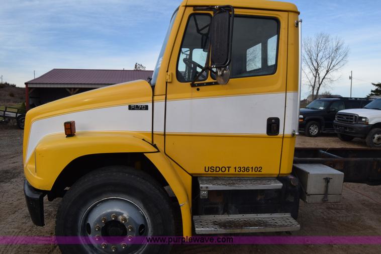 image for item L1006 2001 Freightliner FL70 truck cab and chassis