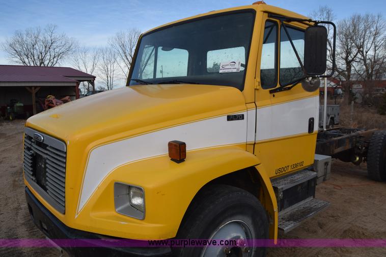 image for item L1006 2001 Freightliner FL70 truck cab and chassis