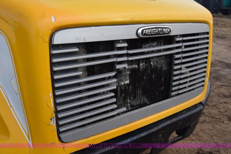 image for item L1006 2001 Freightliner FL70 truck cab and chassis