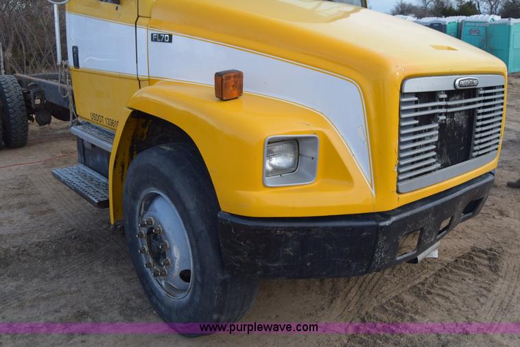 image for item L1006 2001 Freightliner FL70 truck cab and chassis