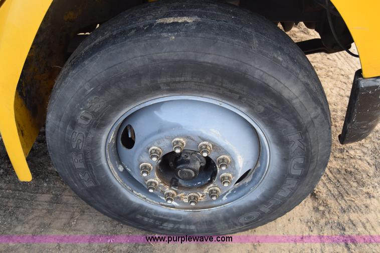 image for item L1006 2001 Freightliner FL70 truck cab and chassis