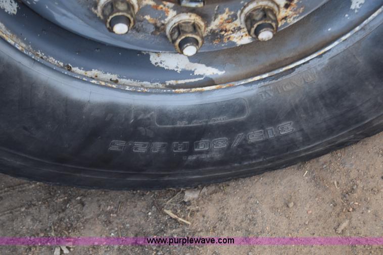 image for item L1006 2001 Freightliner FL70 truck cab and chassis