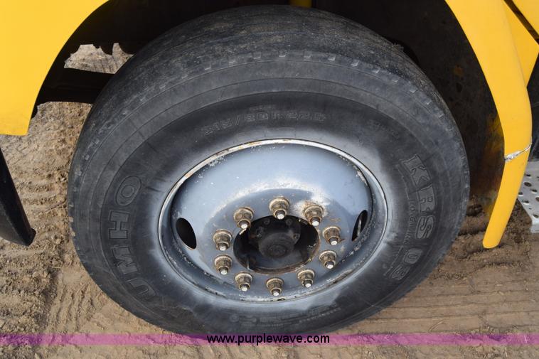 image for item L1006 2001 Freightliner FL70 truck cab and chassis