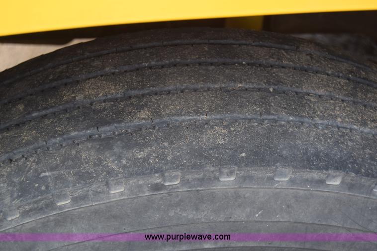 image for item L1006 2001 Freightliner FL70 truck cab and chassis