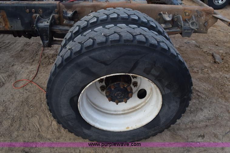 image for item L1006 2001 Freightliner FL70 truck cab and chassis