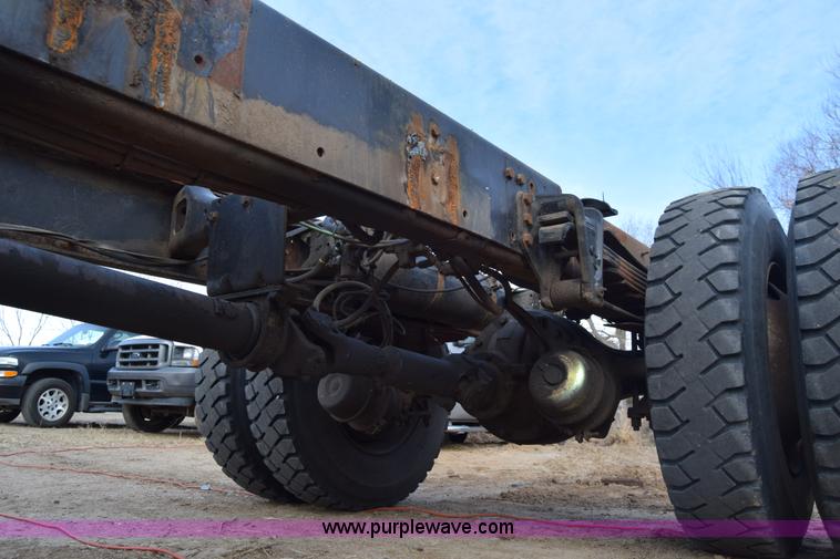 image for item L1006 2001 Freightliner FL70 truck cab and chassis