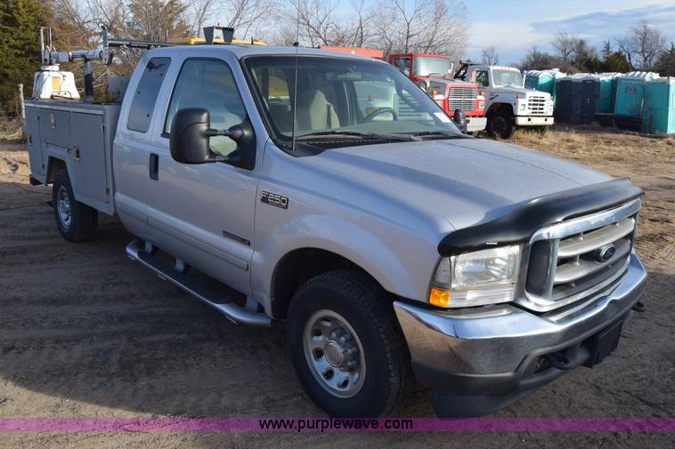 image for item L1007 2003 Ford F250 Super Duty SuperCab utility truck
