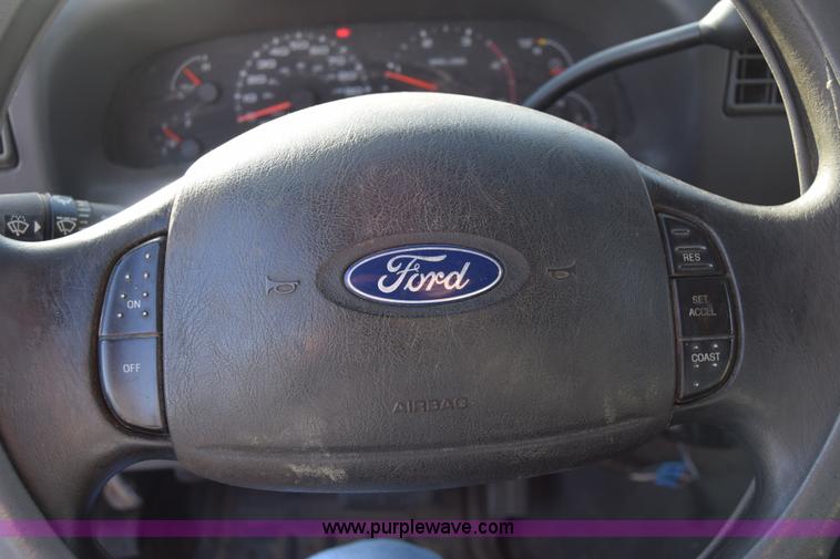 image for item L1007 2003 Ford F250 Super Duty SuperCab utility truck