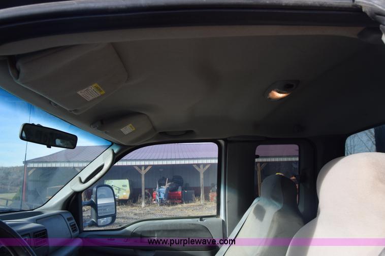 image for item L1007 2003 Ford F250 Super Duty SuperCab utility truck