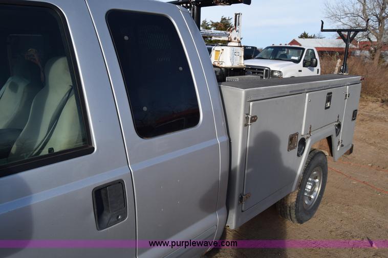 image for item L1007 2003 Ford F250 Super Duty SuperCab utility truck