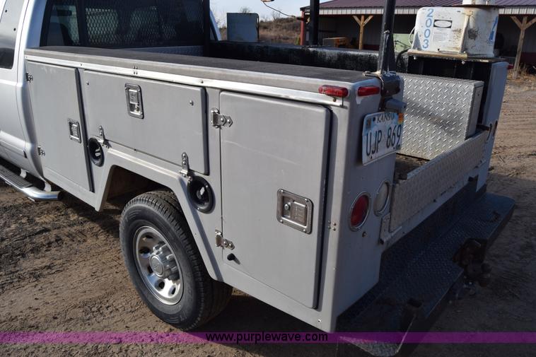 image for item L1007 2003 Ford F250 Super Duty SuperCab utility truck