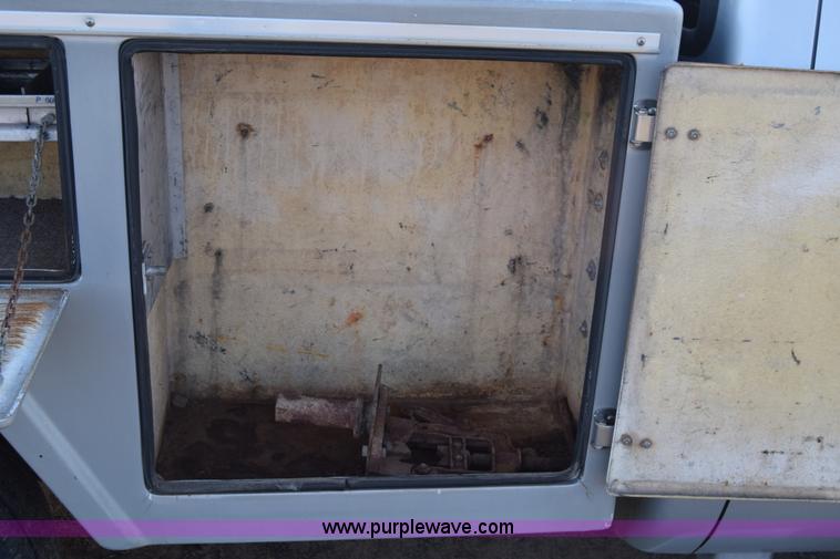 image for item L1007 2003 Ford F250 Super Duty SuperCab utility truck