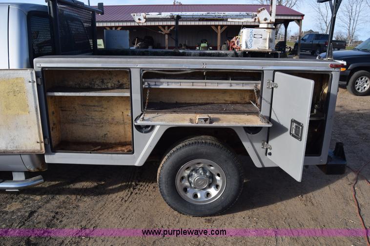 image for item L1007 2003 Ford F250 Super Duty SuperCab utility truck