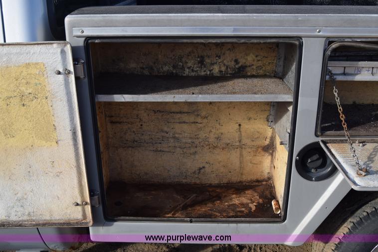 image for item L1007 2003 Ford F250 Super Duty SuperCab utility truck